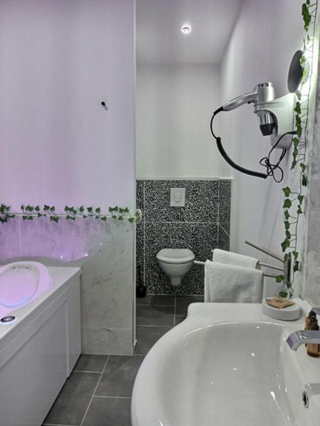 Les Suites Fenelon Le Cateau-Cambresis Exterior photo